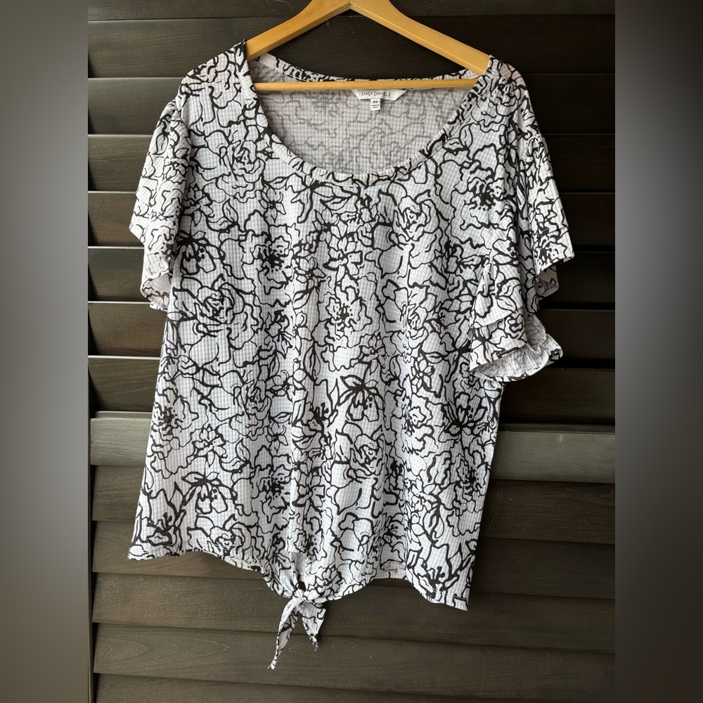 Emily Daniels Womens 3X Black Off White Gray Short Sleeve Floral Blouse